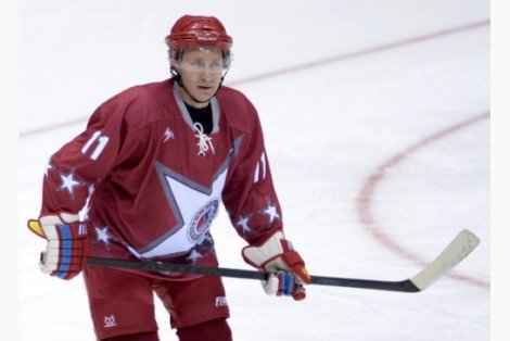 Putin enjoys himself playing ice hockey
