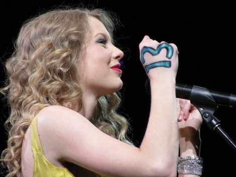 'Lucky 13' not so lucky for Taylor Swift