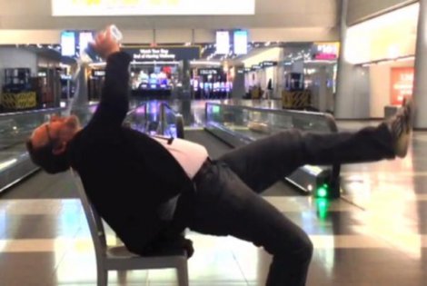 Man stuck in airport recreates Celine Dion video