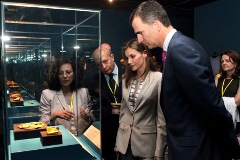 'King to be' Felipe reveals Spanish recovered treasure
