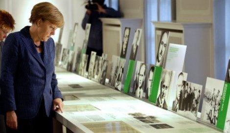 Merkel opens Nazi Resistance exhibition